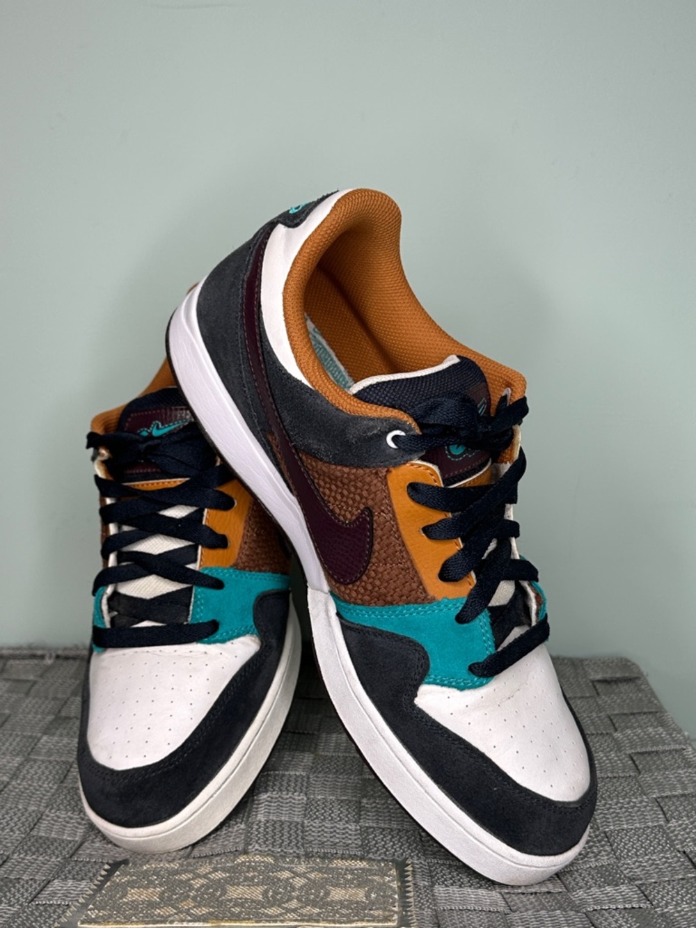 MEN’s NIKE Multicolor Low-Top Sneakers - Teal, Black, Brown, White Size 11